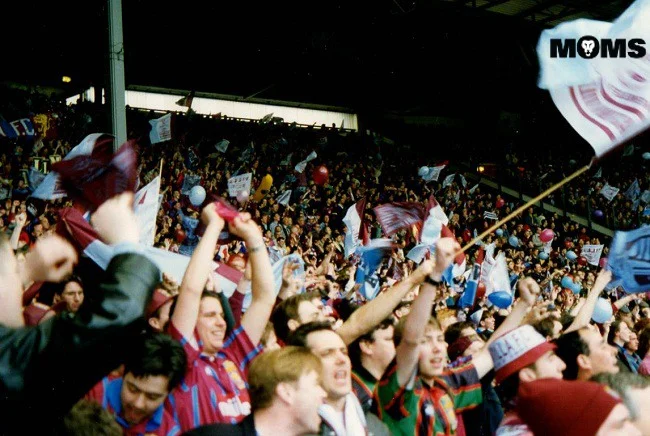 villa fans celebrate wembley 1994