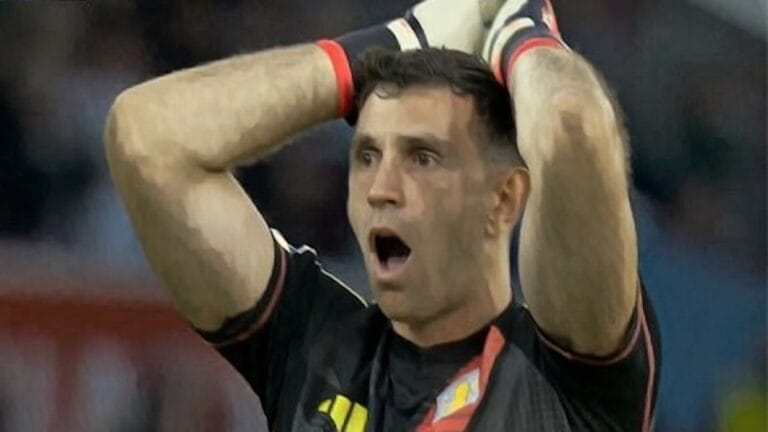 Emi Martinez shocked by Jhon Duran