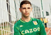 Unai Emery Points his Finger at Martinez as Fingers Begin to Point Back Emiliano Martinez Aston Villa sign