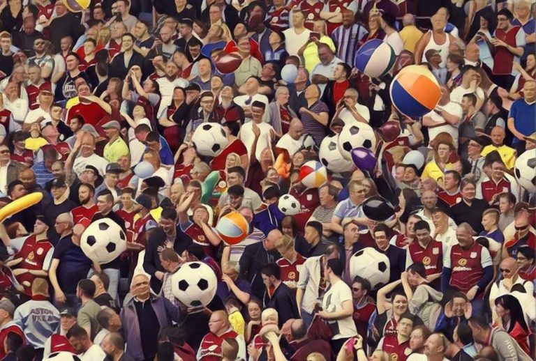 holte end beach balls
