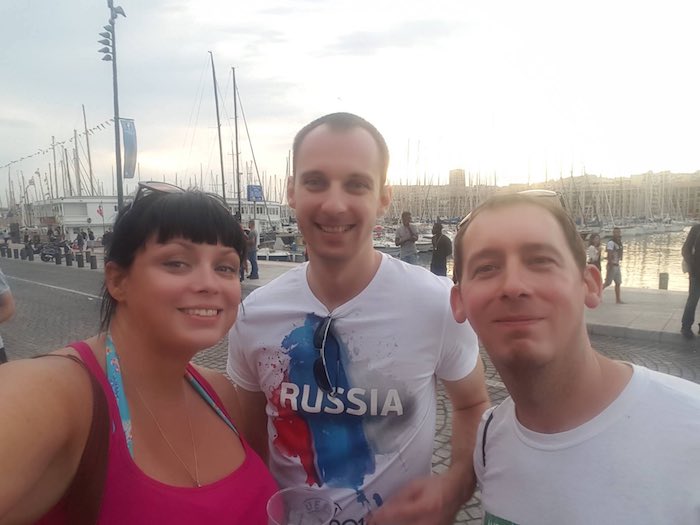Some Russians preferred to have drinks and photos 